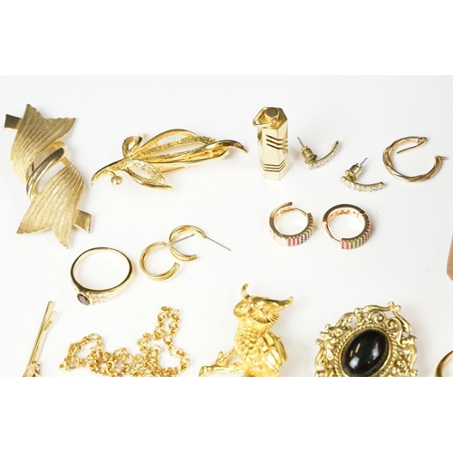 214 - Collection of gilt yellow metal and gold jewellery including brooches and bangles