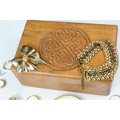 214 - Collection of gilt yellow metal and gold jewellery including brooches and bangles