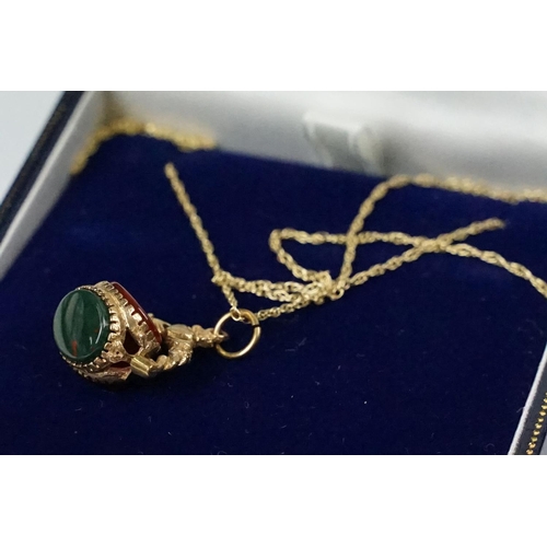 246 - A small group of mixed collectables to include two 9ct gold necklaces, cheroot pipe within fitted ca... 