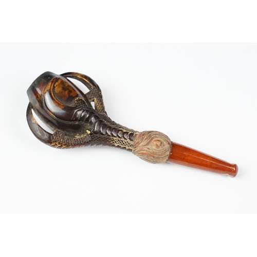 246 - A small group of mixed collectables to include two 9ct gold necklaces, cheroot pipe within fitted ca... 