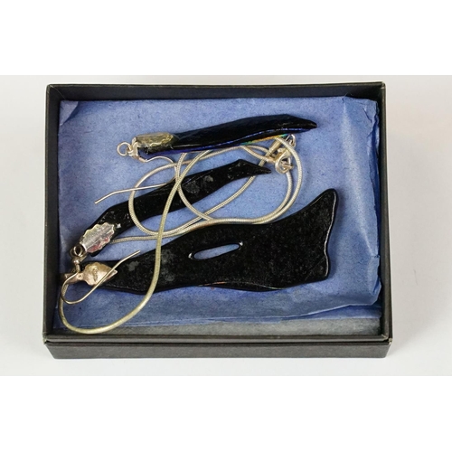 248 - A small group of costume jewellery to include a Lea Stein brooch in the form of a horse.