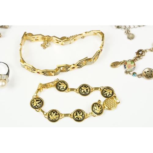 249 - A small collection of mixed jewellery to include a large fully hallmarked sterling silver cuff bangl... 