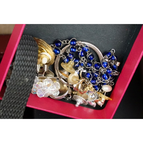 337 - A large collection of mainly contemporary costume jewellery together with some vintage, to include g... 