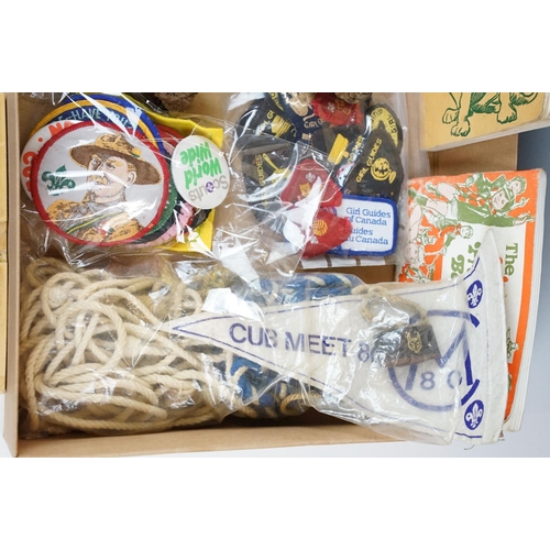 346 - A group of scouting collectables to include badges, belts, whistles, woggles....etc..