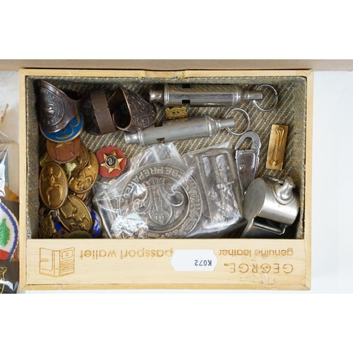 346 - A group of scouting collectables to include badges, belts, whistles, woggles....etc..