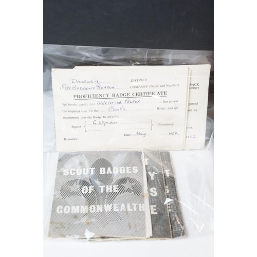 346 - A group of scouting collectables to include badges, belts, whistles, woggles....etc..