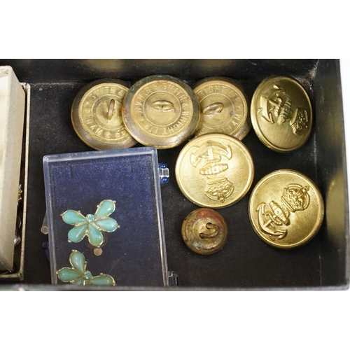 347 - A small collection of mainly vintage costume jewellery  to include beaded necklaces, albert chain...... 