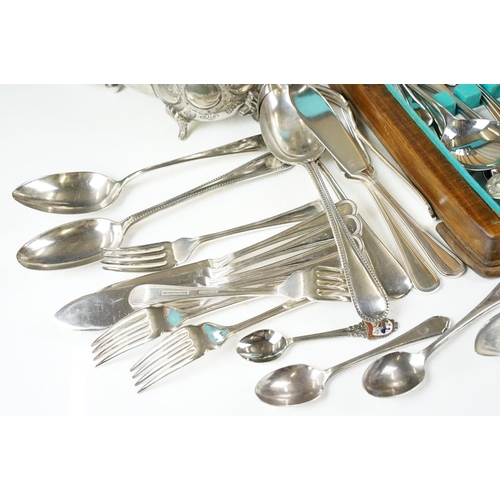349 - A collection of mixed silver plate to include a canteen, mixed cutlery, teapot....etc..