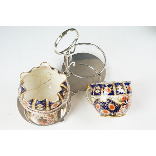 349 - A collection of mixed silver plate to include a canteen, mixed cutlery, teapot....etc..