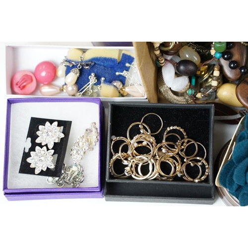351 - Extensive collection of costume jewellery