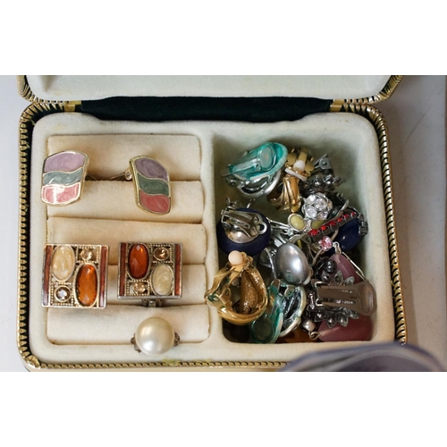 351 - Extensive collection of costume jewellery