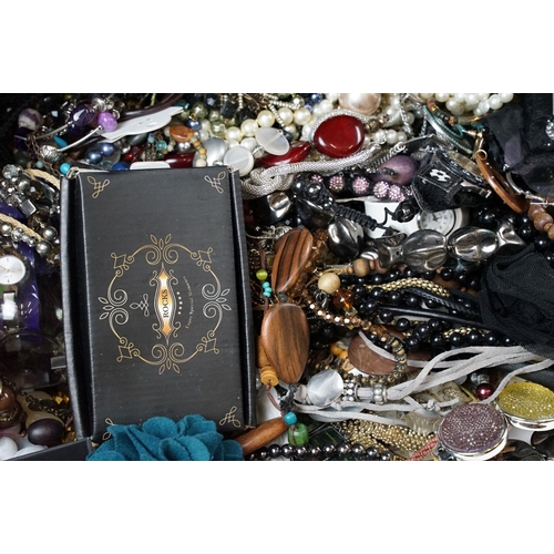 351 - Extensive collection of costume jewellery