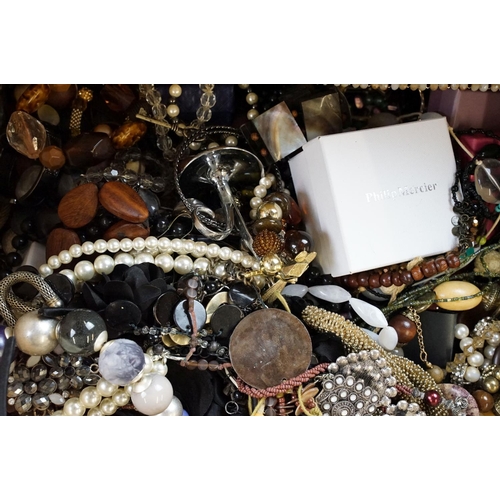 351 - Extensive collection of costume jewellery