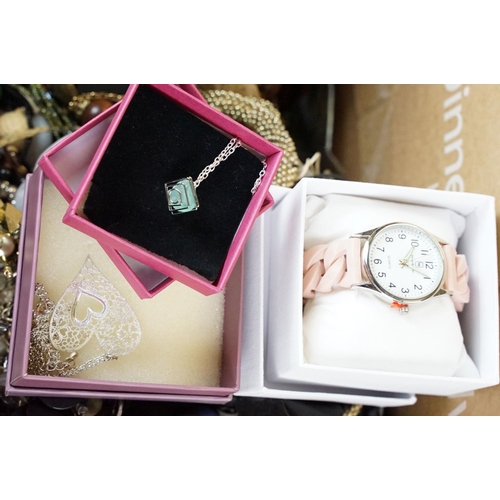 351 - Extensive collection of costume jewellery