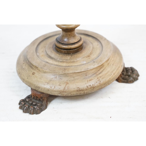 179 - Late 19th / early 20th century wooden ashtray raised on three paw feet, a carved oak mantel clock & ... 
