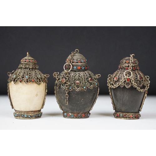 356 - A collection of Chinese scent bottles to include glass and cinibar lacquer examples