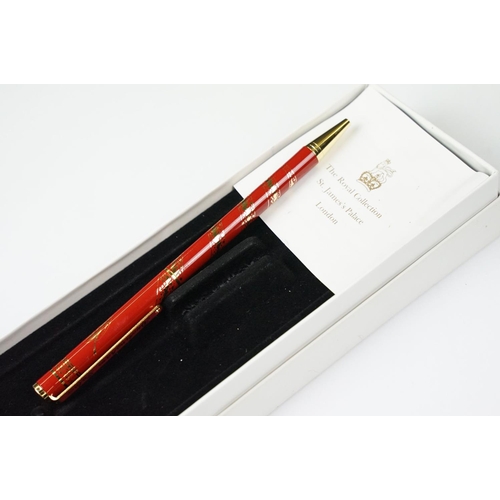 360 - A small collection of mixed pens to include Parker and Papermate examples.