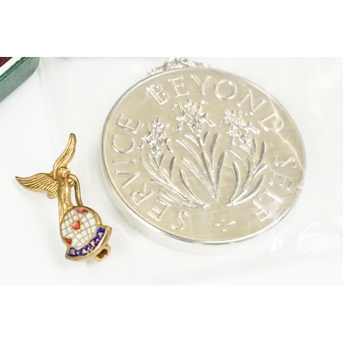 361 - A small group of collectables to include a limited edition ceramic vase, Womens Voluntary Service me... 