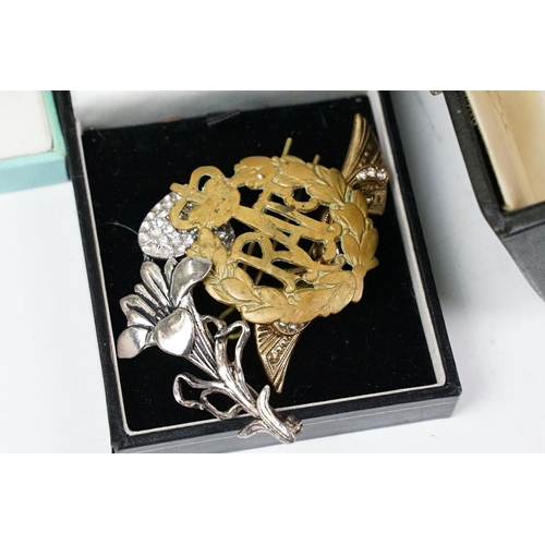 364 - A collection of silver jewellery together with a quantity of costume jewellery.