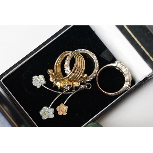 364 - A collection of silver jewellery together with a quantity of costume jewellery.