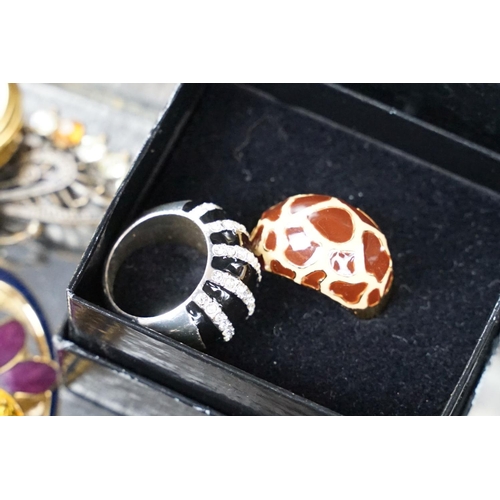 364 - A collection of silver jewellery together with a quantity of costume jewellery.