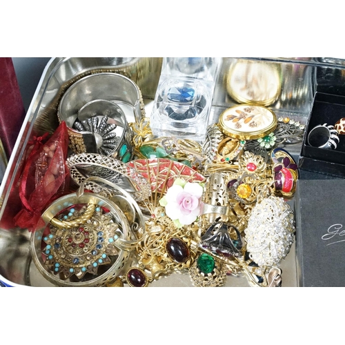 364 - A collection of silver jewellery together with a quantity of costume jewellery.