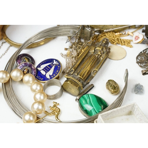 365 - A collection of mainly vintage costume jewellery to include silver examples together with a selectio... 