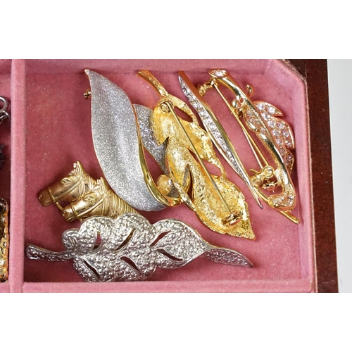 370 - Jewellery box and content to include rings, bracelets , brooches and earrings etc