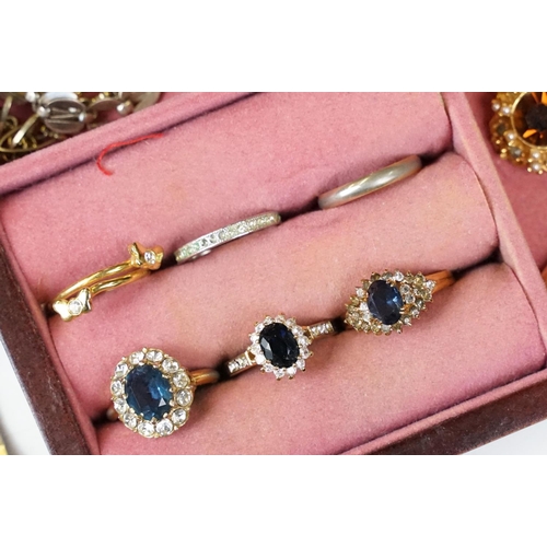 370 - Jewellery box and content to include rings, bracelets , brooches and earrings etc