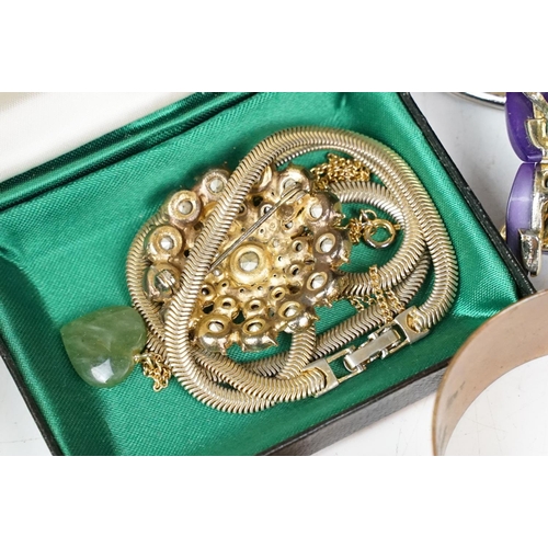 376 - A collection of mainly vintage costume jewellery to include a wedding cake beaded necklace.