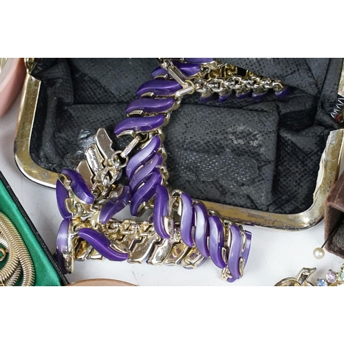 376 - A collection of mainly vintage costume jewellery to include a wedding cake beaded necklace.