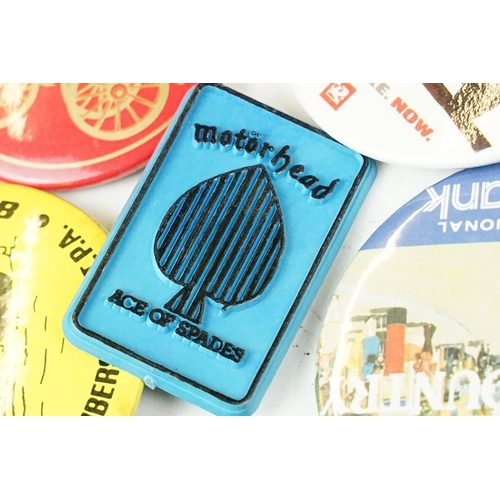 384 - A collection of vintage buttons badges and keyrings to include many advertising examples.