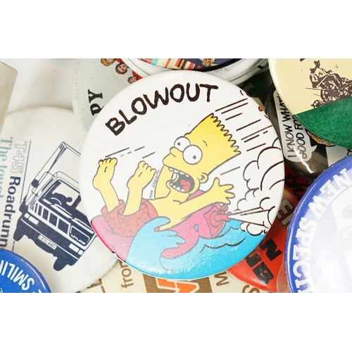 384 - A collection of vintage buttons badges and keyrings to include many advertising examples.