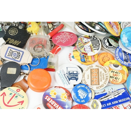 384 - A collection of vintage buttons badges and keyrings to include many advertising examples.