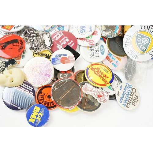384 - A collection of vintage buttons badges and keyrings to include many advertising examples.