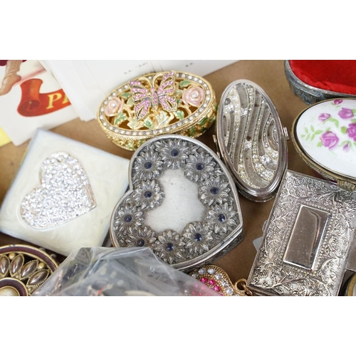 386 - A group of mixed collectables to include pill boxes, watches, fans and a selection of ships menus.