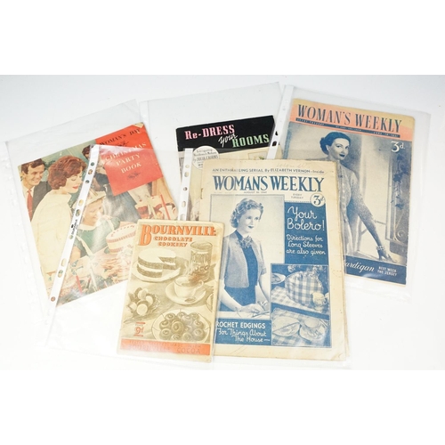 414 - Collection of vintage mostly mid 20th Century ephemera to include theatre programmes, women's magazi... 