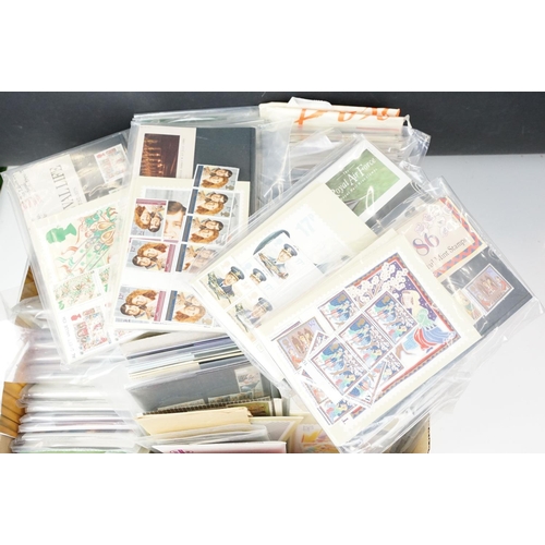 424 - Collection of Royal Mail presentation pack stamps each complete with matching post office post card ... 