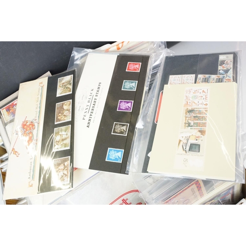 424 - Collection of Royal Mail presentation pack stamps each complete with matching post office post card ... 