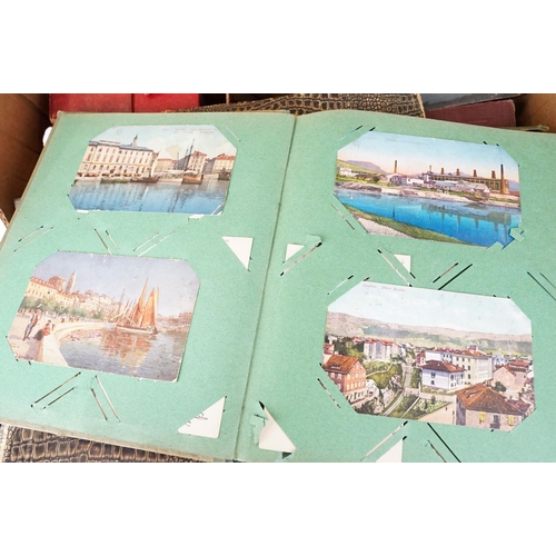 427 - Collection of early 20th Century postcards across multiple albums to include World War One interest ... 