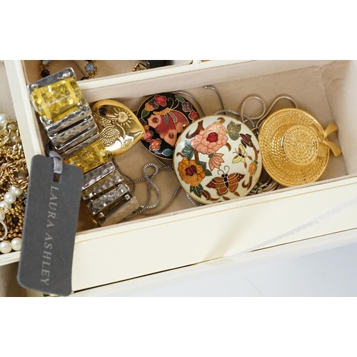 354 - Jewellery box containing rings, cloisonne brooch, gilt necklace, watches and silver