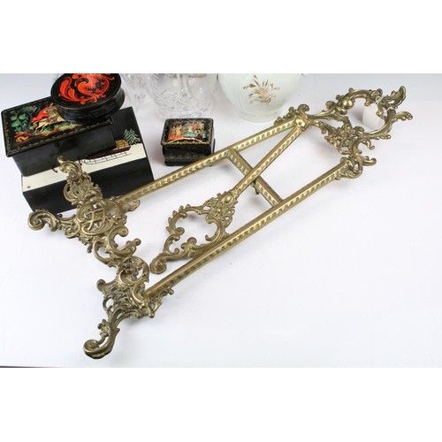 453 - Collection of assorted collectables to include a Royal Doulton chinoisserie plate, two cut glass dec... 