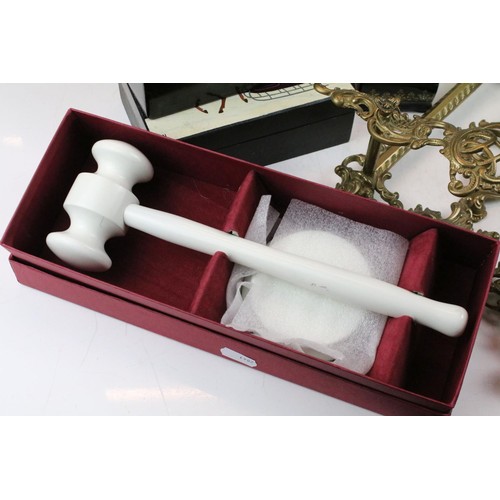 453 - Collection of assorted collectables to include a Royal Doulton chinoisserie plate, two cut glass dec... 