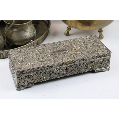 456 - Collection of 20th Century metal wares to include a large bell, trivet, kettle, silver plated tea wa... 