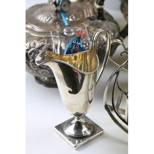 465 - Collection of silver plated to include champagne bucket, muffin warmer, wine coaster, oil lamp, gond... 