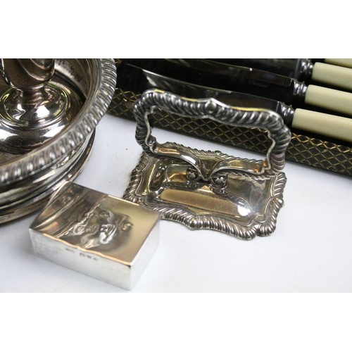 467 - Collection of silver and silver plated items to include a Georgian silver hallmarked tea caddy spoon... 
