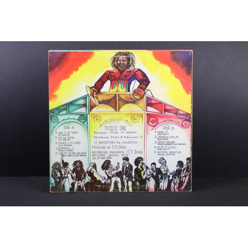 312 - Vinyl - Reggae - Battle Of The D.J.s, Dance Hall Style. Original Jamaican 1982 1st mispress copy wit... 