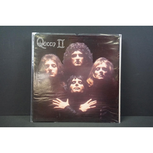 188 - Vinyl - 9 albums by Queen to include: Queen (UK 1973 1st pressing 3U / 3U matrices, EMI - EMC 3006) ... 