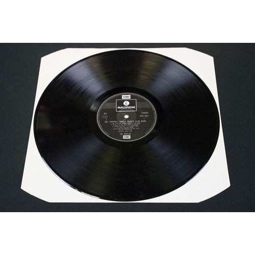 171 - Vinyl - 3 variants of The Beatles – Sgt. Pepper's Lonely Hearts Club Band on Parlophone Records to i... 