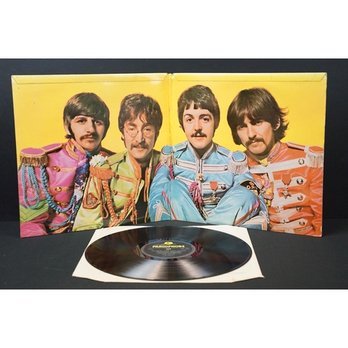 171 - Vinyl - 3 variants of The Beatles – Sgt. Pepper's Lonely Hearts Club Band on Parlophone Records to i... 